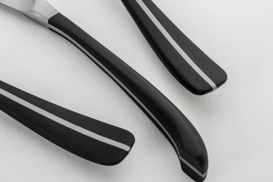 Contour mes, Zwart