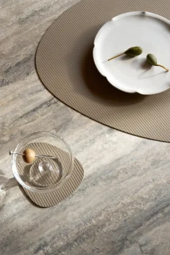 Corduroy onderzetter curve, Clay Brown
