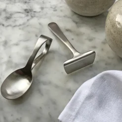 Grand Prix kinderbestek en slabbetje 3-delig, Matte steel