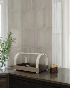 Kydo dienblad met handgrepen 40,5x27x23,5 cm, Donkere eik-beige white