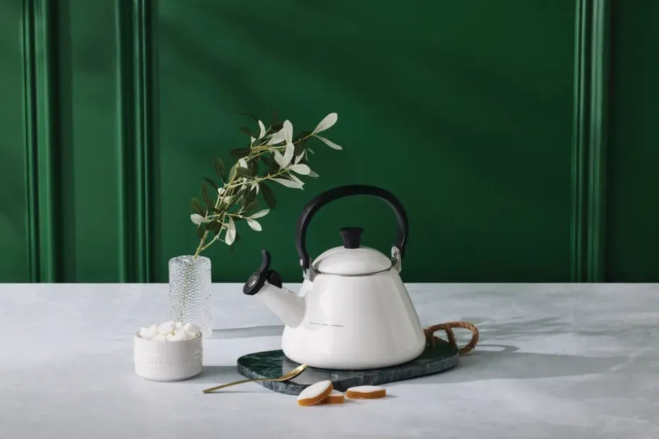 Le Creuset fluitketel Kone, White