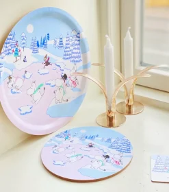 Moomin pannenonderzetter winter 2022 Ø21 cm, Blauw-wit-roze