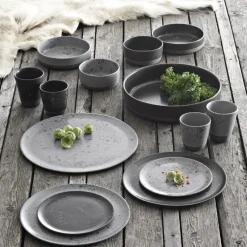 Raw serveerbord Ø34 cm., grijs met stippen