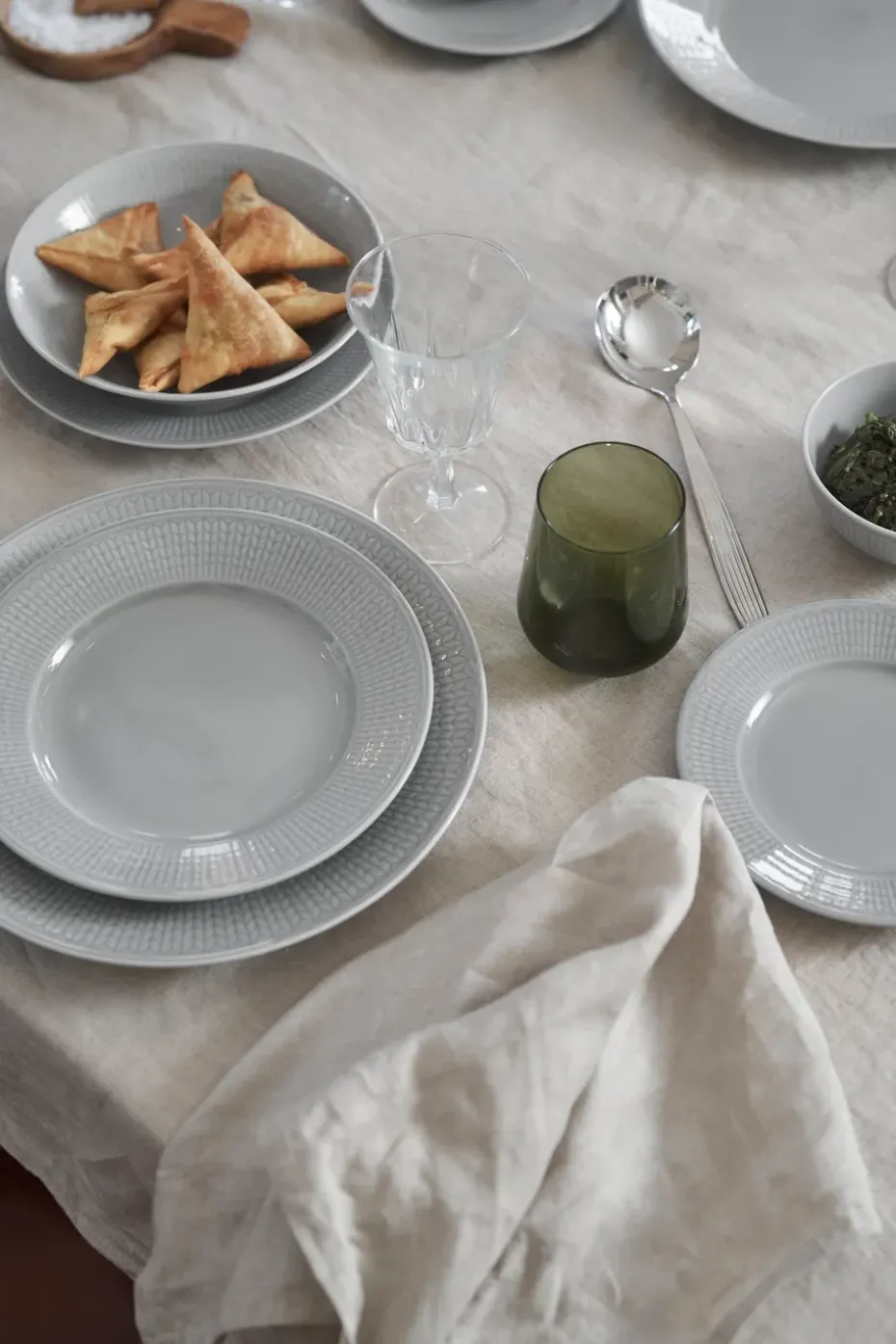 Swedish Grace bord Ø27 cm, Mist (grijs)