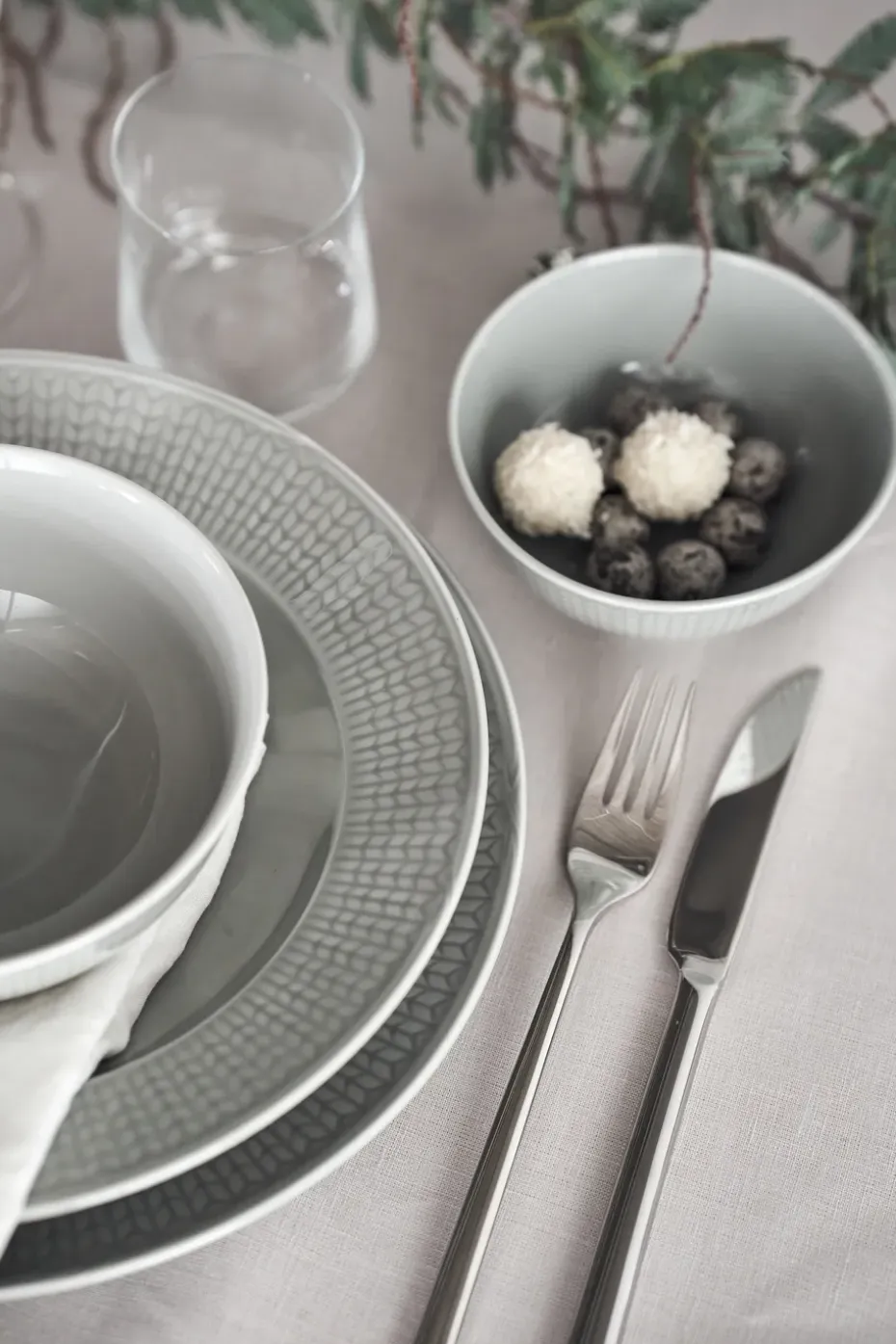 Swedish Grace bord Ø27 cm, Mist (grijs)