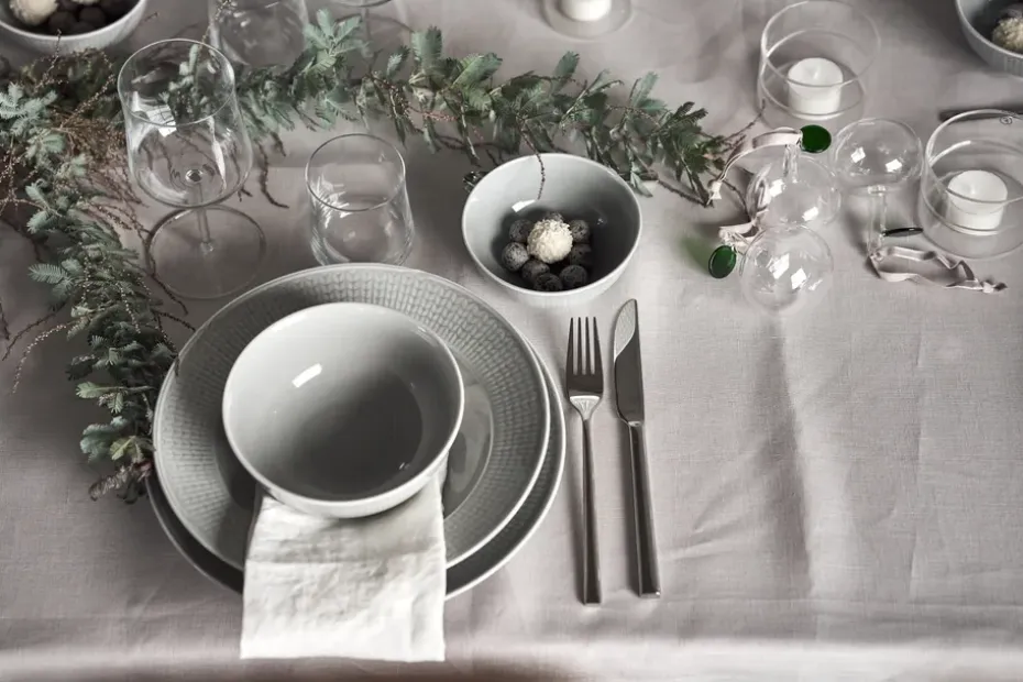 Swedish Grace bord Ø27 cm, Mist (grijs)